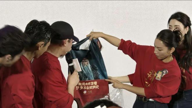 搭”定位打破常规CNY营销套路尊龙凯时网伊利新春贺岁：“百(图9)