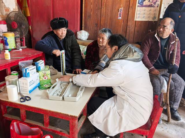 业学院医药学院党总支开展主题党日活动人生就是博-尊龙凯时河南应用技术职(图1)