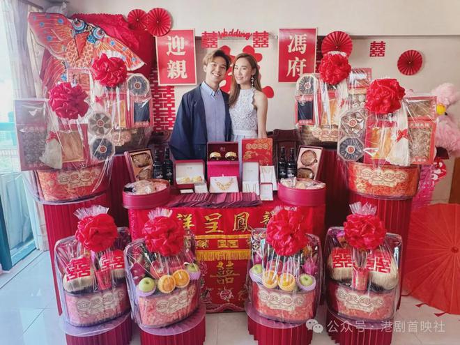 ”将成婚纱相连换4套晚装大晒好身材z6尊龙·中国网站恭喜！“东张女神(图2)